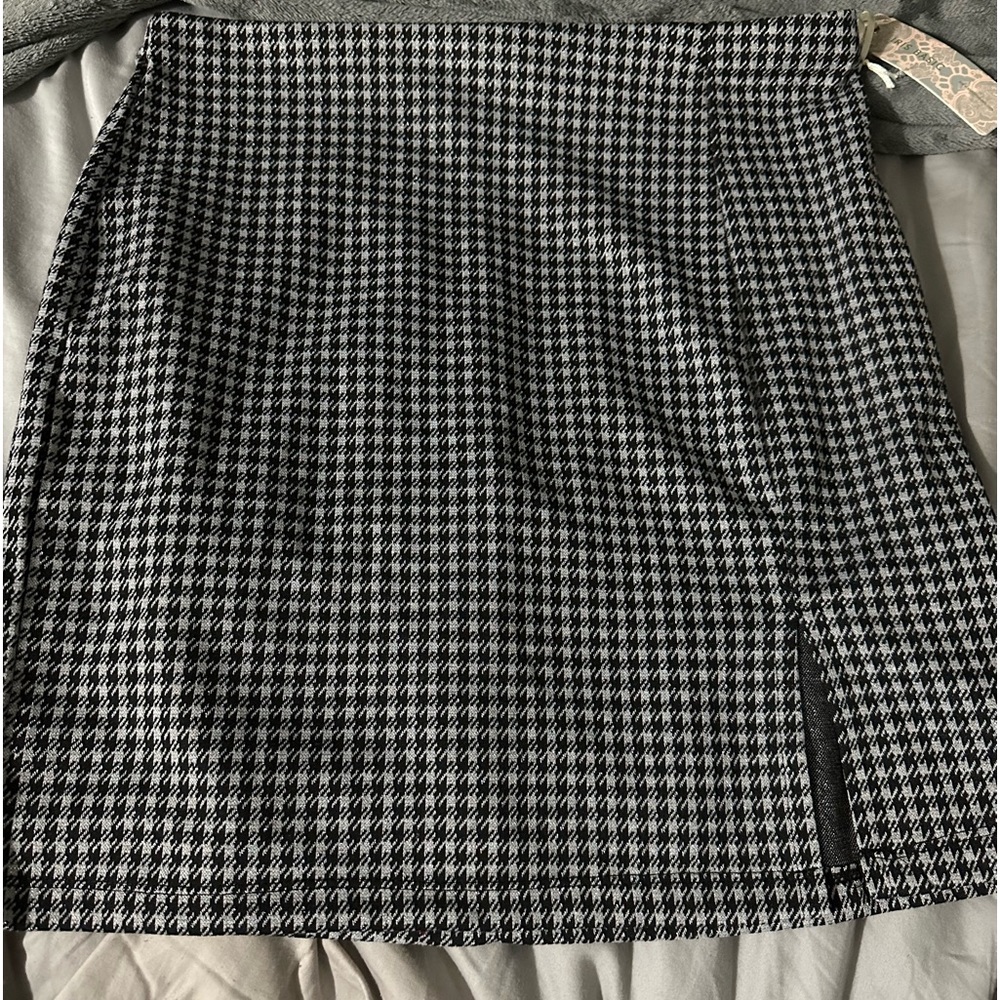 Houndsooth black gray skirt with a side slit juniors large